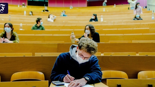 Uni-Ausbildung: Fast jeder Zweite schließt an Bachelor Master an