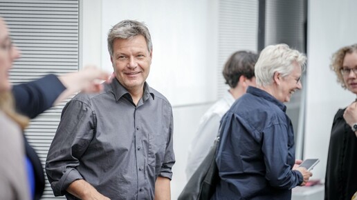 Habeck übergibt Bosch Förderbescheid für Wasserstoffprojekt