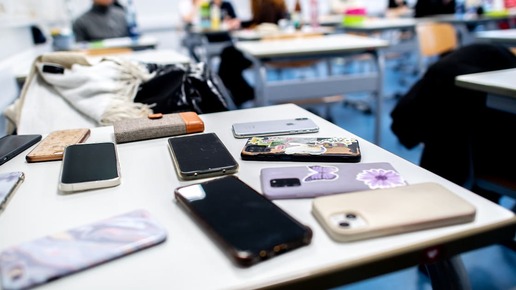 Lernrückstände durch Smartphones: OECD rät zu verantwortungsbewusster Nutzung von Handys im Unterricht