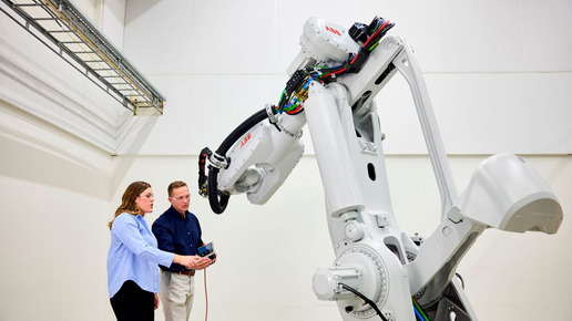 Große Roboter für große Aufgaben: So erobert ABB neue Industrie-Höhen