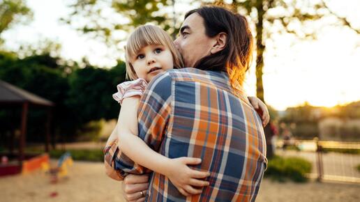 Wie können Eltern verhindern, das eigene Kindheitstrauma weiterzugeben?