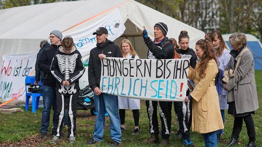 „Ich sitze hier, weil ich mich um meine Nichte sorge“: 41-jähriger Berliner schließt sich Klima-Hungerstreik an