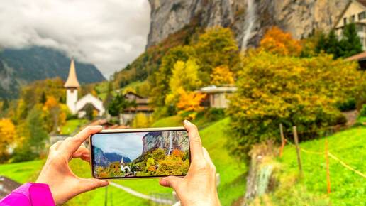 Zu viele Touristen am Handy: Schweizer Dorf Lauterbrunnen will Eintrittsgebühren einführen