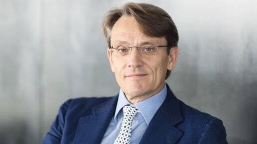 Deutsche-Bank-Privatkundenchef: So rechnet Claudio de Sanctis mit Karl von Rohr ab
