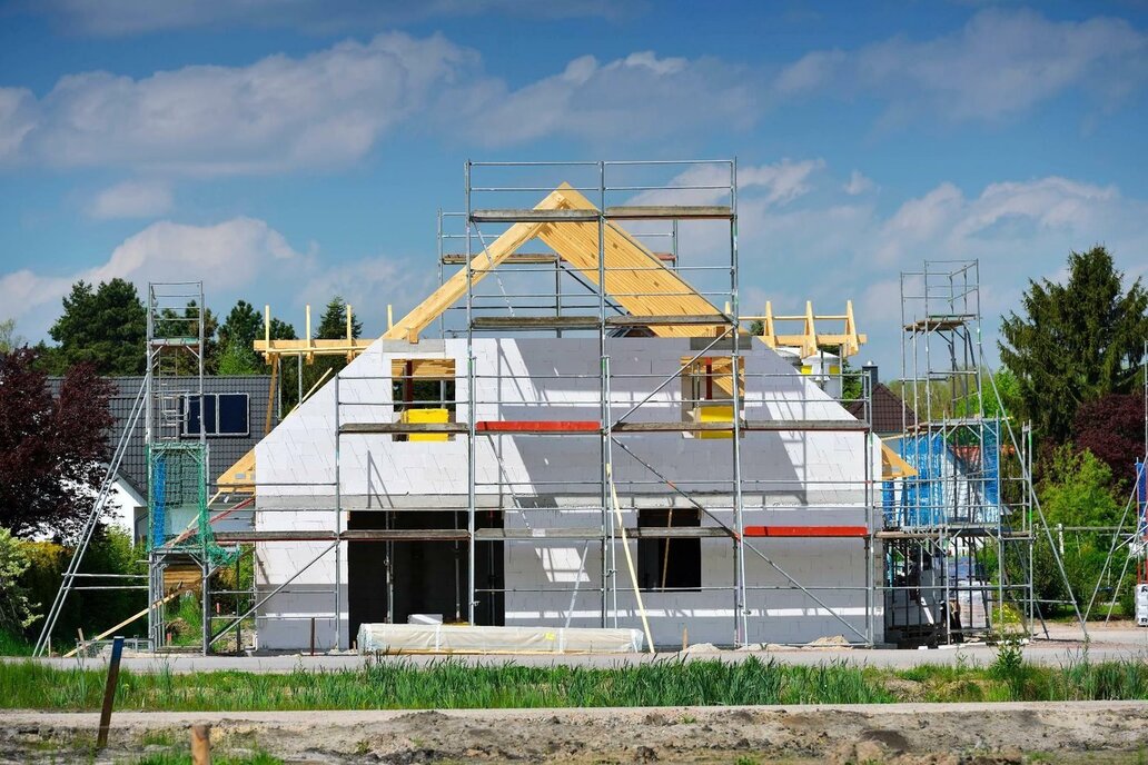 Immobilienkredite: Käufer tilgen weniger – und zahlen langfristig deutlich mehr