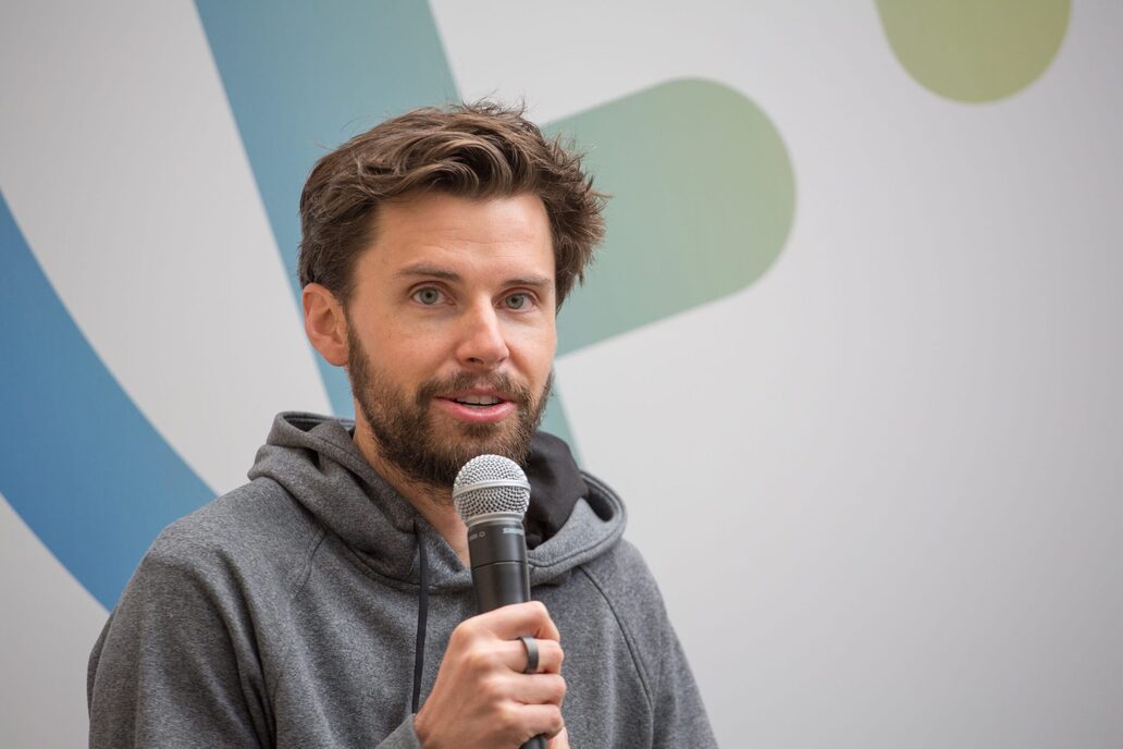 Hinge wächst mit KI-gestütztem Dating – doch Chatbots als Partner bleiben tabu