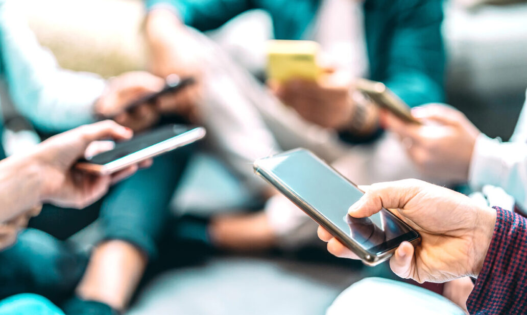 72 Stunden pro Woche online: Deutsche verbringen fast die Hälfte der Woche im Netz