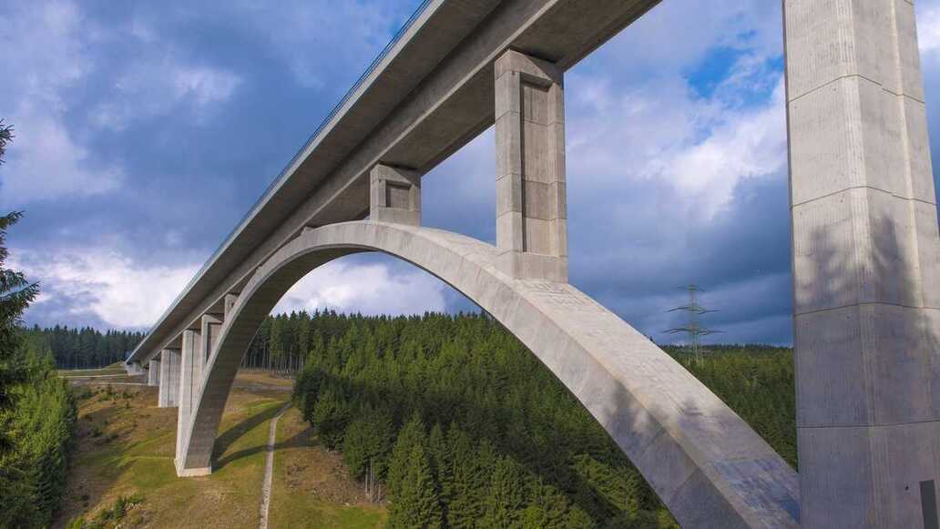 Studie: Marode Straßen bedrohen Baustofflogistik