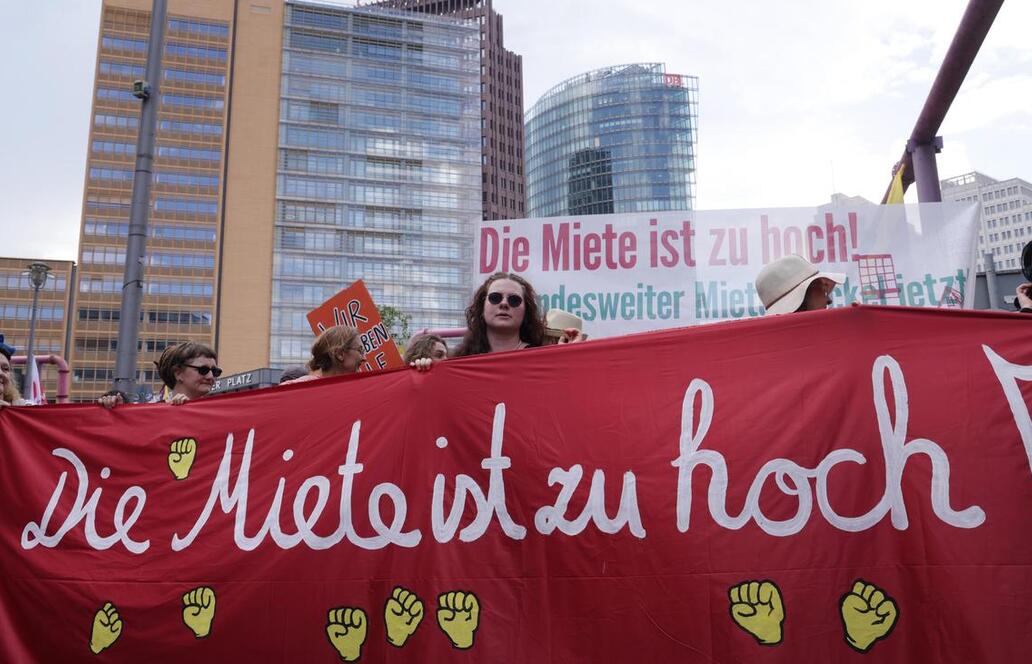 Berliner Initiative will 220.000 Wohnungen vergesellschaften – Gesetzesentwurf vorgestellt