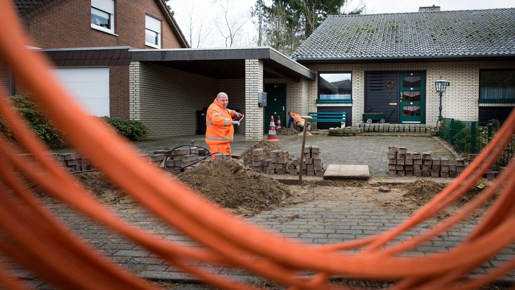 Deutsche Glasfaser stoppt Expansion – Entlassungen und Finanzierungsprobleme setzen Marktführer unter Druck