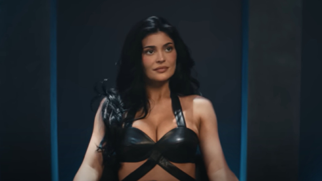 Kritik an Kylie Jenners Knast-Clip: Promo für Lipgloss trifft auf politische Empörung