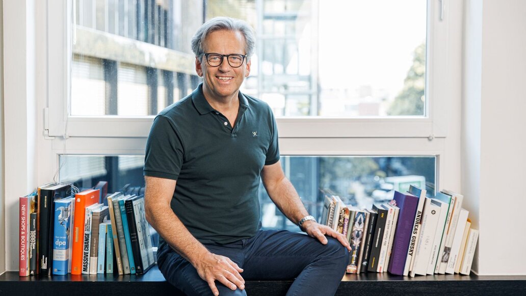 PR-Chef Fischer-Appelt kritisiert Bürokratie in Firmen – und will Demokratie erlebbar machen