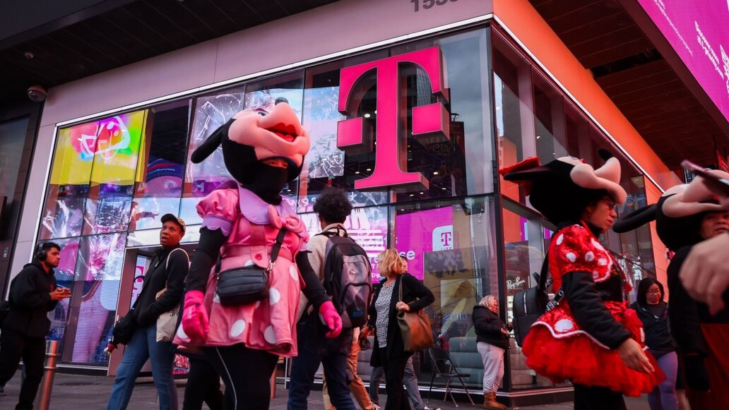 T-Mobile hebt Kunden- und Gewinnprognose an – höhere Ausgaben wegen US-Übernahme belasten Aktie