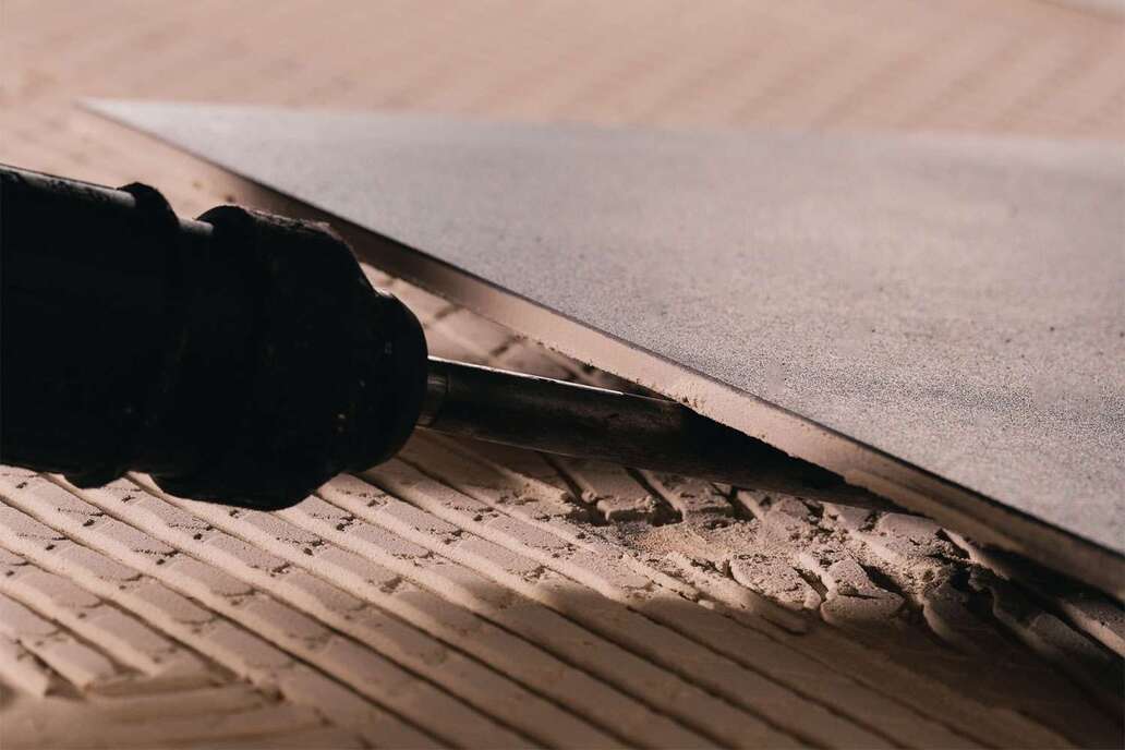 Ardex revolutioniert Fliesenverlegung: Neuer Mörtel ermöglicht Rückbau ohne Bruch