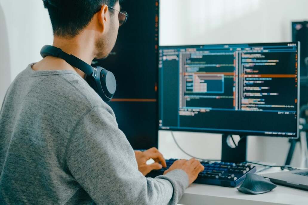 Jetbrains-Umfrage: 85 % der Entwickler nutzen KI – viele sehen sie bereits als Job-Kernkompetenz