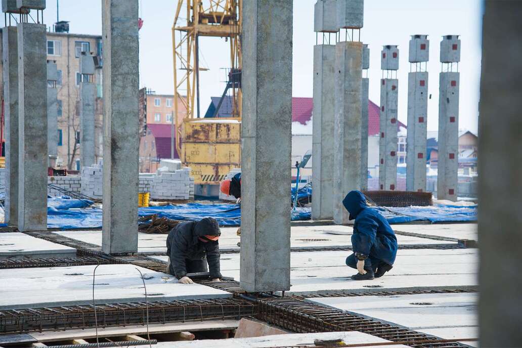 Baugenehmigungen brechen um 33 % ein – Bauüberhang bleibt bei über 500.000 Einheiten