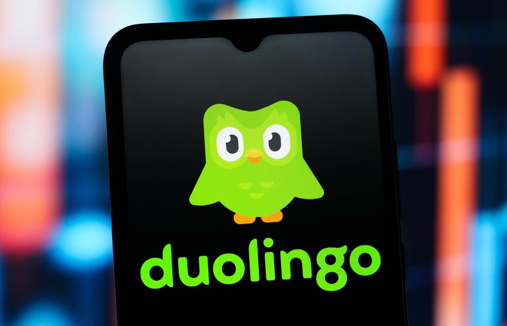 Duolingo parodiert Rosalias „Berghain“ – Sprachlern-App trifft Popkultur mit cleverem Social-Clip