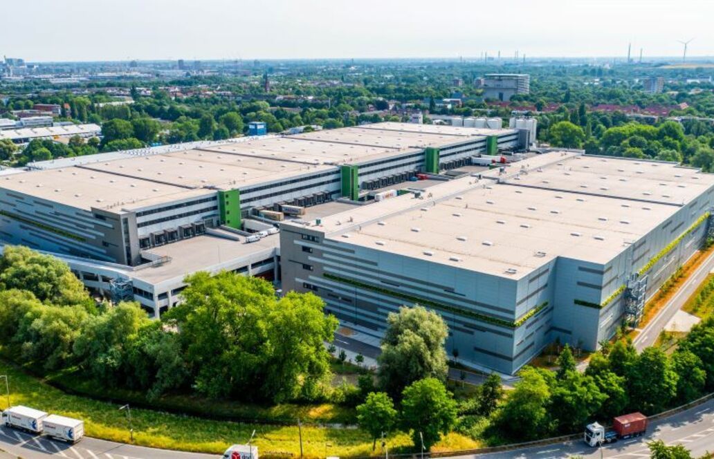 Logistikimmobilien wachsen in die Höhe: Multi-Level-Hallen als Antwort auf Flächenknappheit