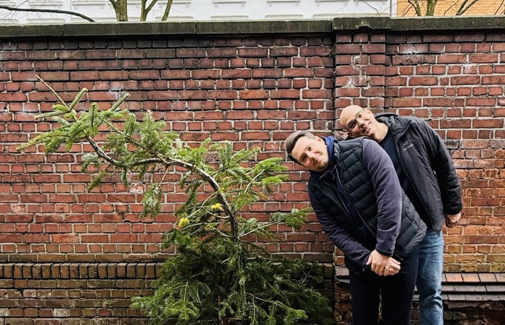 Denns-Weihnachtsspot berührt Millionen – Musik und Menschlichkeit im Zentrum der Kampagne