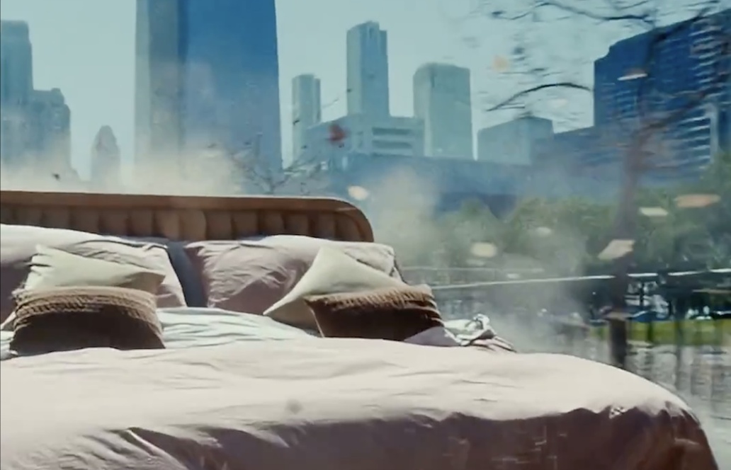 Apple rennt dem Aufgeben davon – surreale Spots zum Quitter’s Day starten global