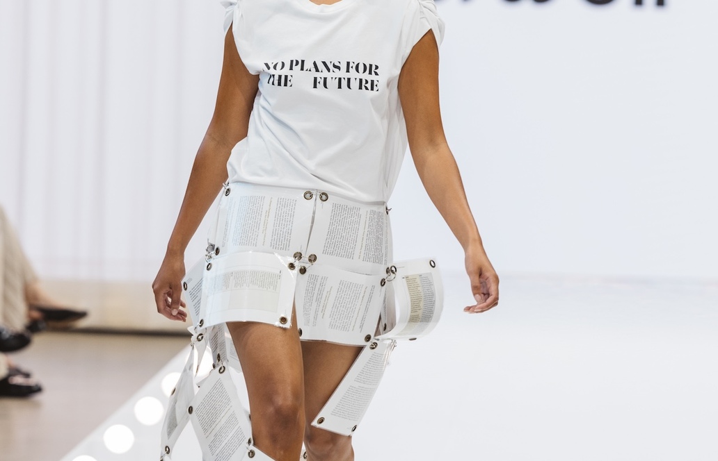 Lost Luggage wird Laufstegmode: Perwoll zeigt auf Fashion Week, wie Kreislaufwirtschaft kreativ inszeniert werden kann