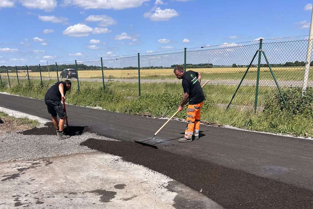 Klimafreundlicher Kaltasphalt: Ensotech-Startup entwickelt CO₂-speichernden Straßenbelag für schnelleren, emissionsarmen Einbau