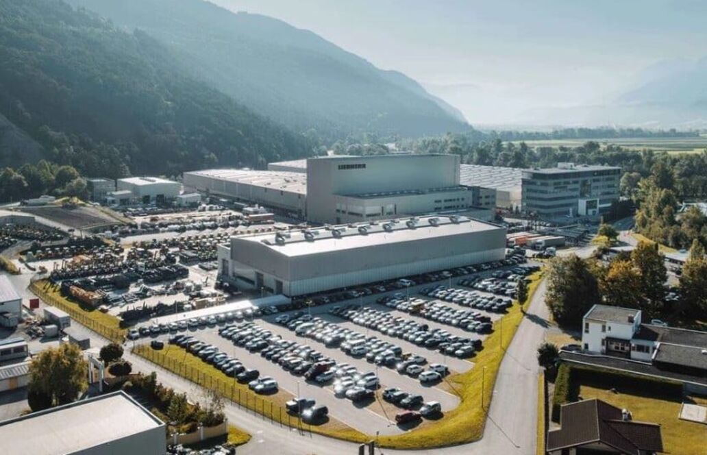 Liebherr automatisiert Stahlbau: Roboterzelle fertigt Planierraupen-Bauteile erstmals komplett autonom