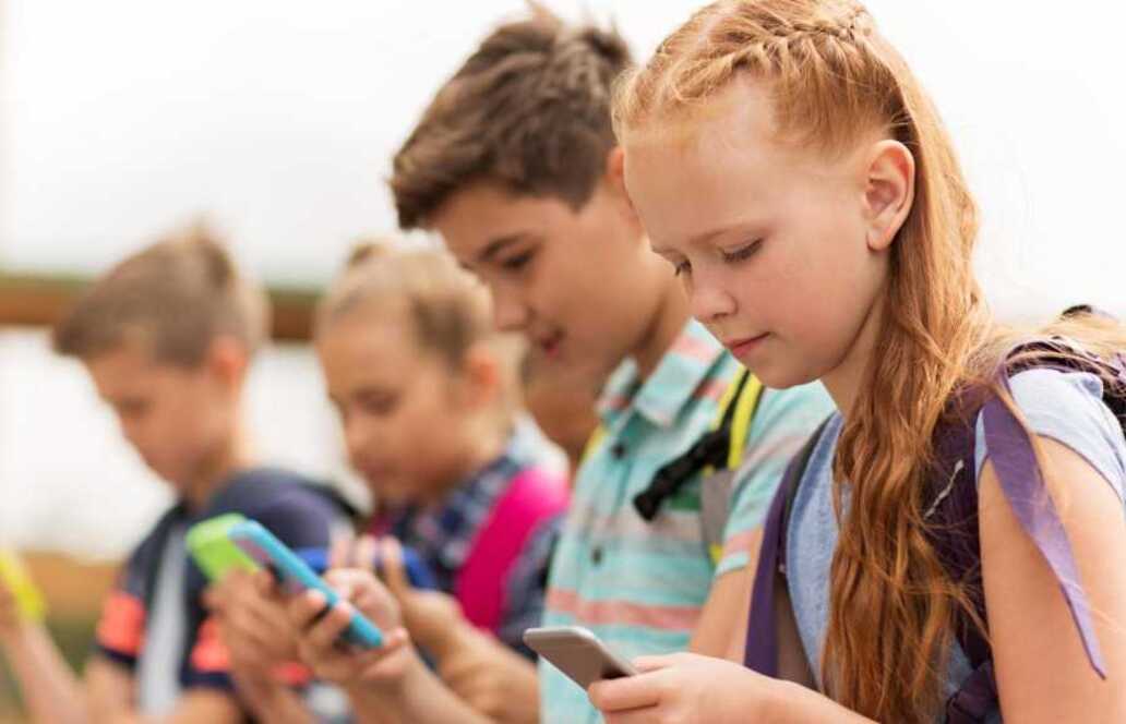 Pläne für Social-Media-Verbot stoßen auf rechtliche Grenzen und könnten kaum durchsetzbar sein