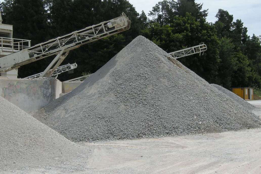 Streit um Bauabfall bei B33: Fehlerhafte Deklaration bringt Unternehmen und Umwelt in Gefahr