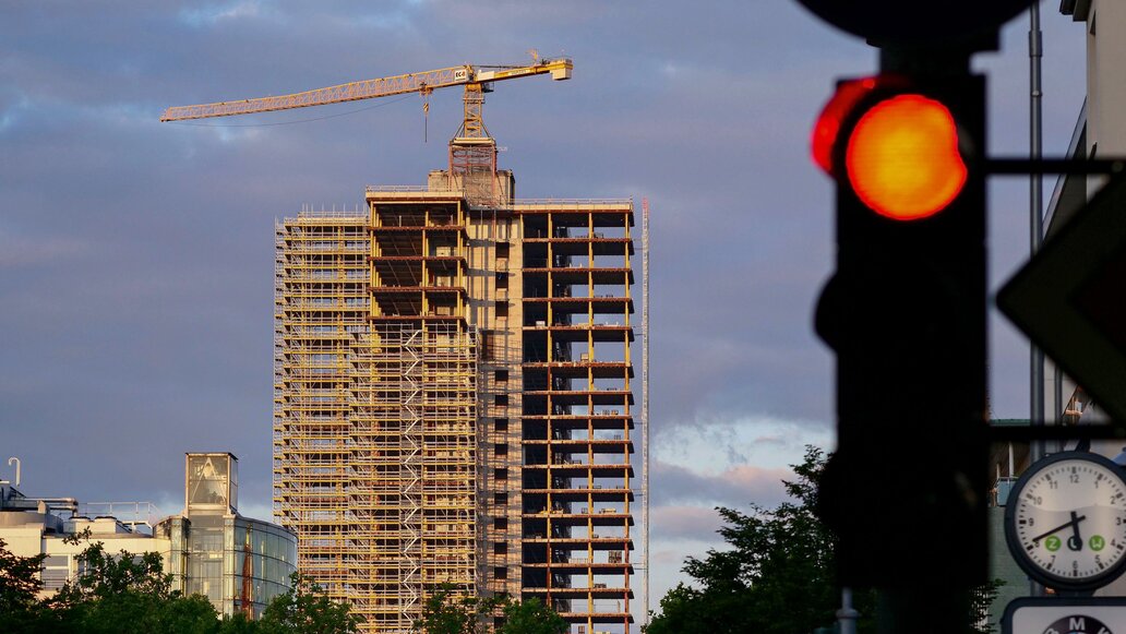 Steigende Zinsen bremsen Immobilienmarkt: Preise stagnieren, Nachfrage geht zurück