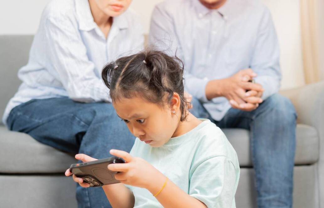 Meta Platforms führt KI-Chat-Einblicke für Eltern ein: Mehr Kontrolle bei Teen-Konten