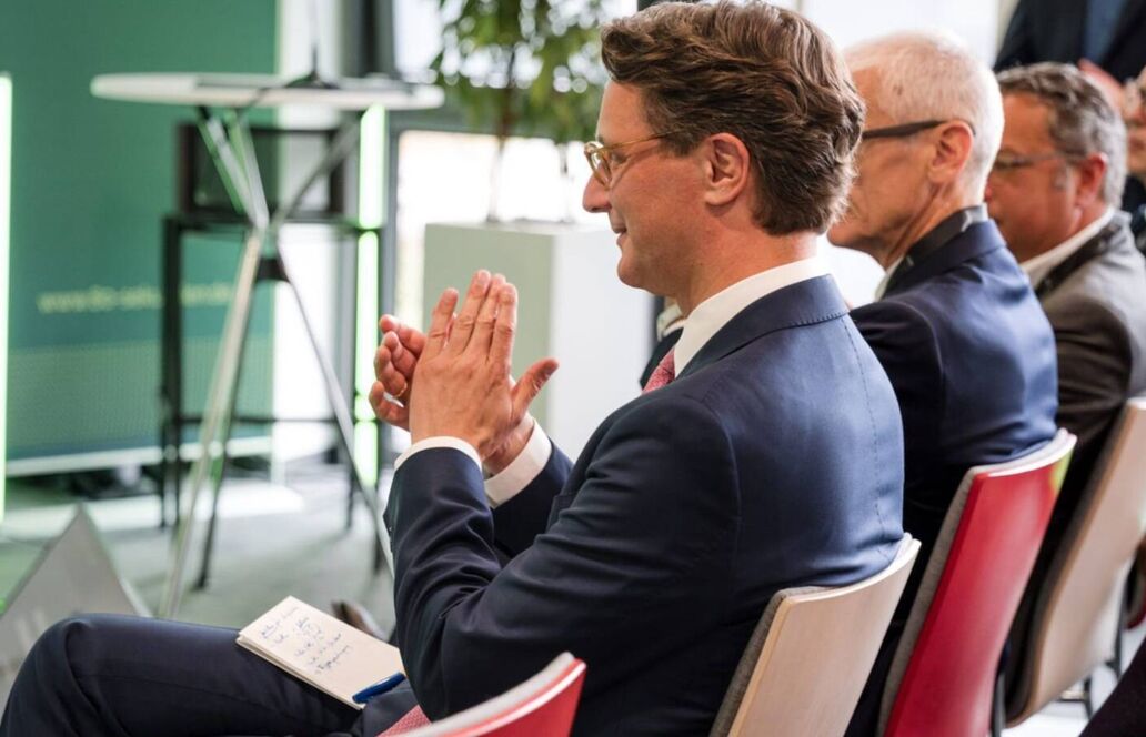 Got to article: Wüst stellt radikale Änderungen der Baupolitik vor – Unternehmen setzen dagegen auf bewährte Innovation