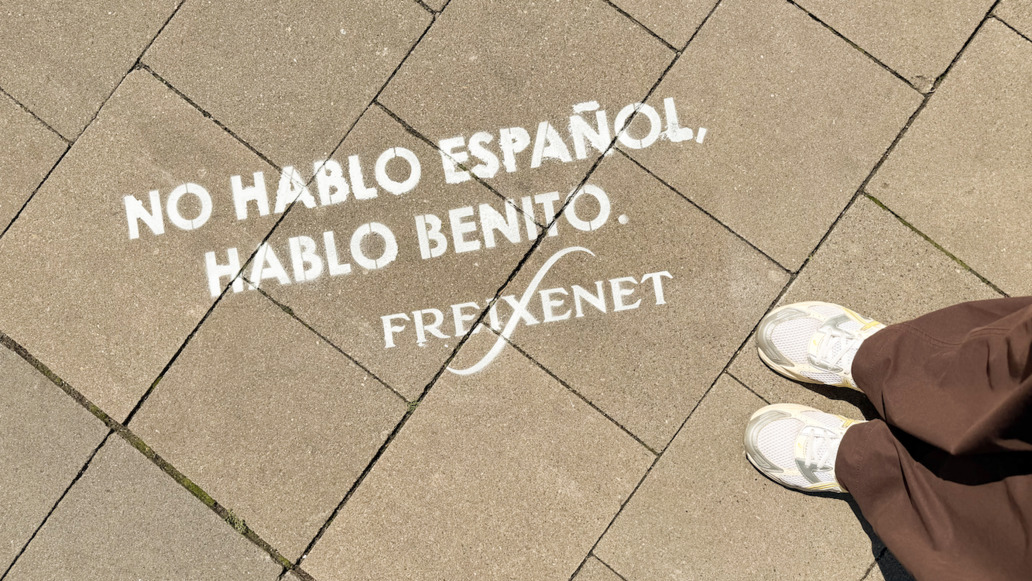Freixenet nutzt Bad-Bunny-Hype: Guerilla-Kampagne feiert Fans im „Spanisch-Fieber“