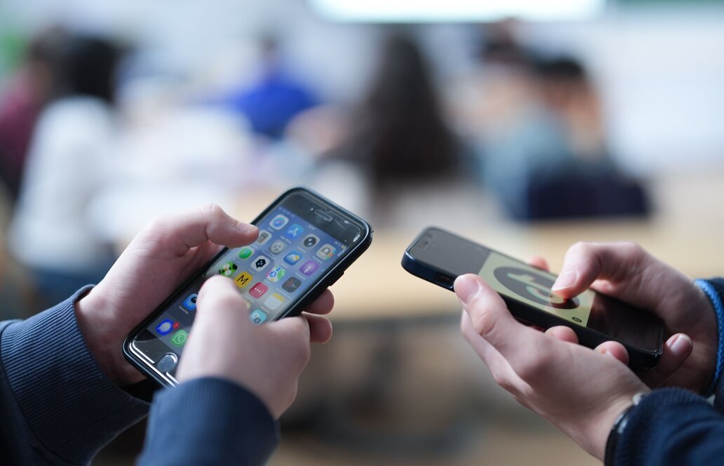 Studie zu Social Media: Altersverbote allein schützen Kinder nicht – Forscher fordern strengere Regeln für Plattformdesign und Algorithmen