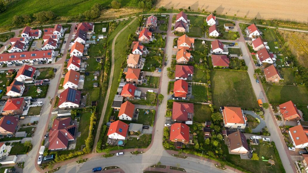 Kieler Studie: Wohnimmobilien verlieren real an Wert – Preisauftrieb am Markt lässt nach