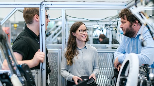 Karriere bei Tesla, Volkswagen, Bosch & Co.: Diese 10 Job-Profile suchen Unternehmen – das kannst Du verdienen