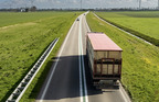 Deutschland erlaubt HVO 100, E-LKW im Schnelllademodus und der Logistik-Gehaltsreport – der Branchenrückblick von XING